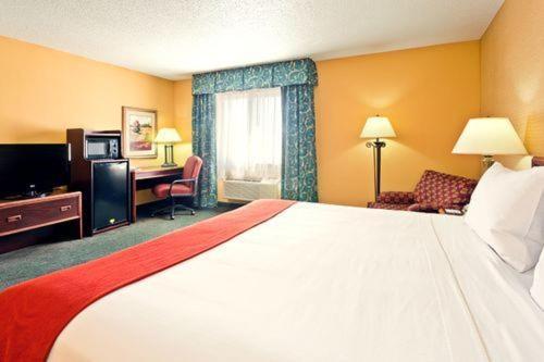 Holiday Inn Express Hotel Fort Campbell-Oak Grove By Ihg Habitación foto